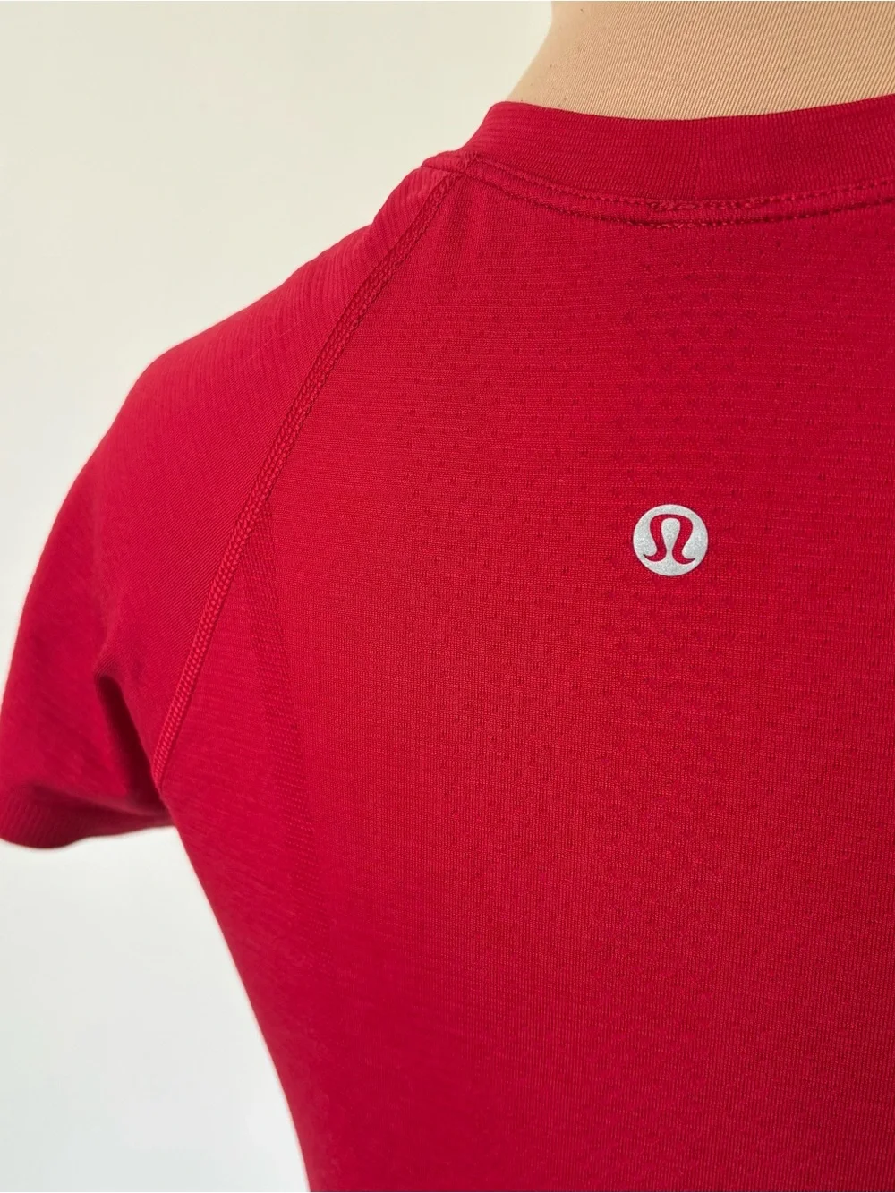 Lululemon Swiftly Tech Red Short-Sleeve Athletic Workout T-Shirt EUC Size 4